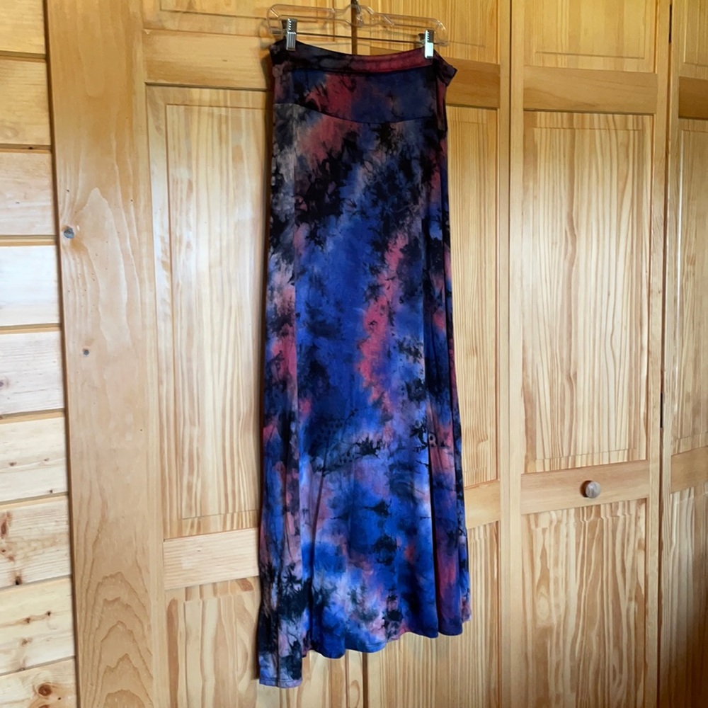Muted colored maxi knit skirt